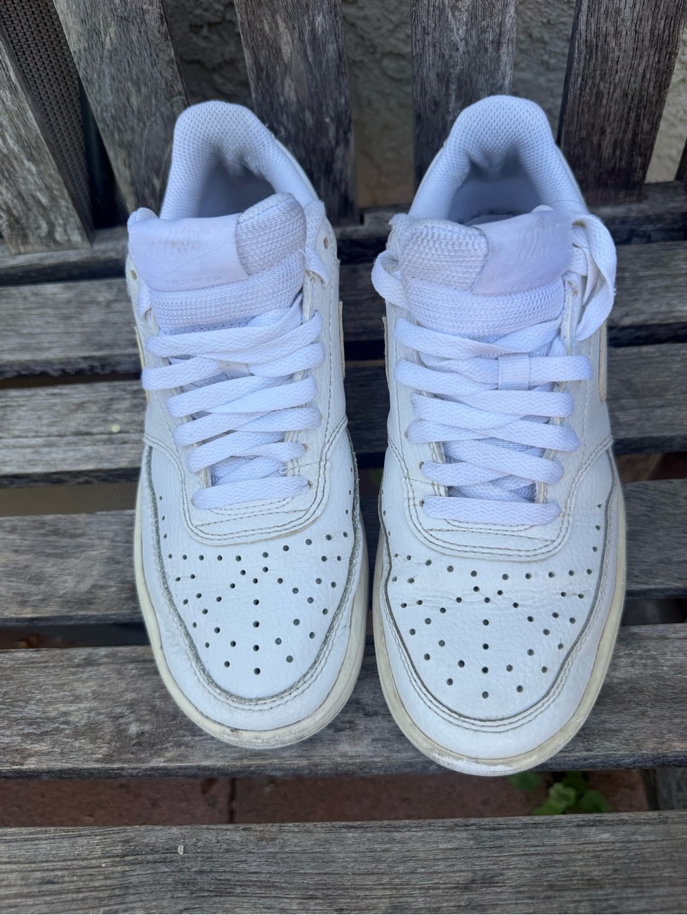 White Low-Top Sneakers Womens Nike 7.5 courts